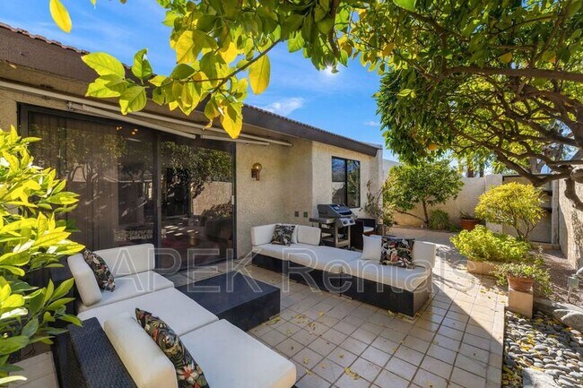 Building Photo - 1317 E Amado Rd