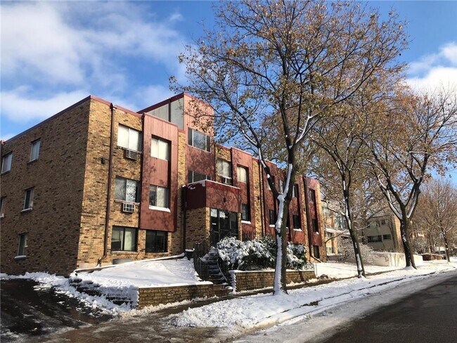 Building Photo - 520 Ridgewood Ave