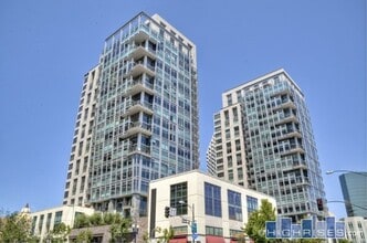Building Photo - Experience upscale living in Downtown San Diego with great views. This is a must see!