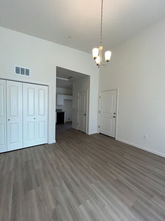 Building Photo - 4214