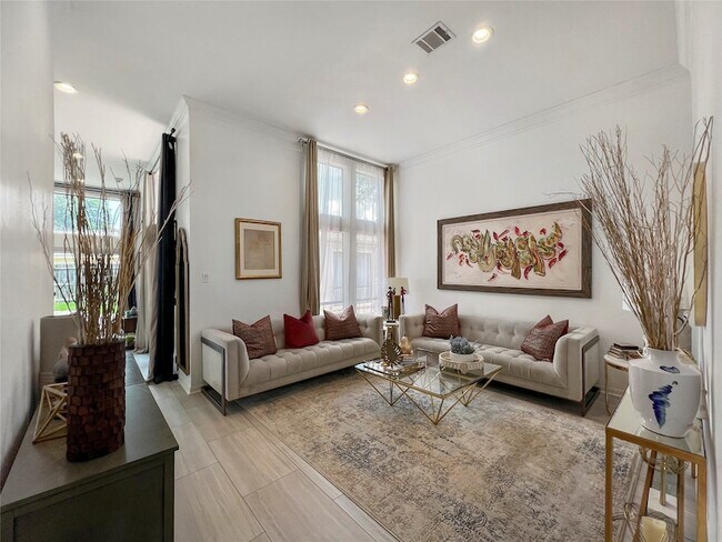 Building Photo - 2358 Binley Dr