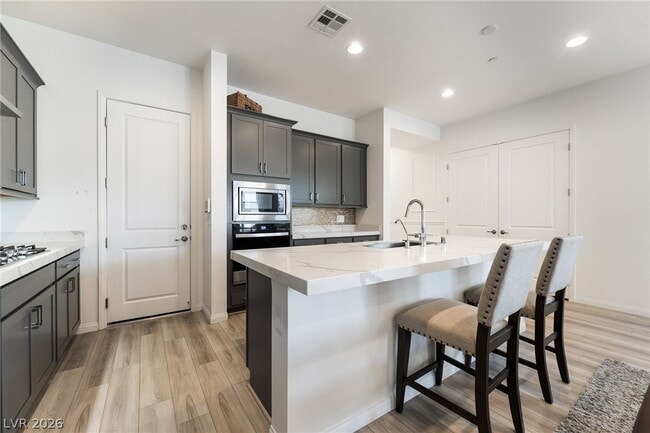 Building Photo - 110 Ibiza Lk Dr