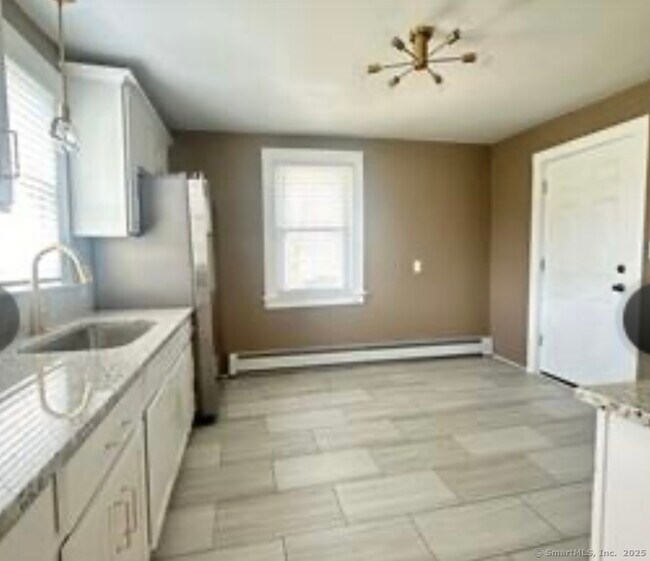 Building Photo - 251 Quinnipiac St