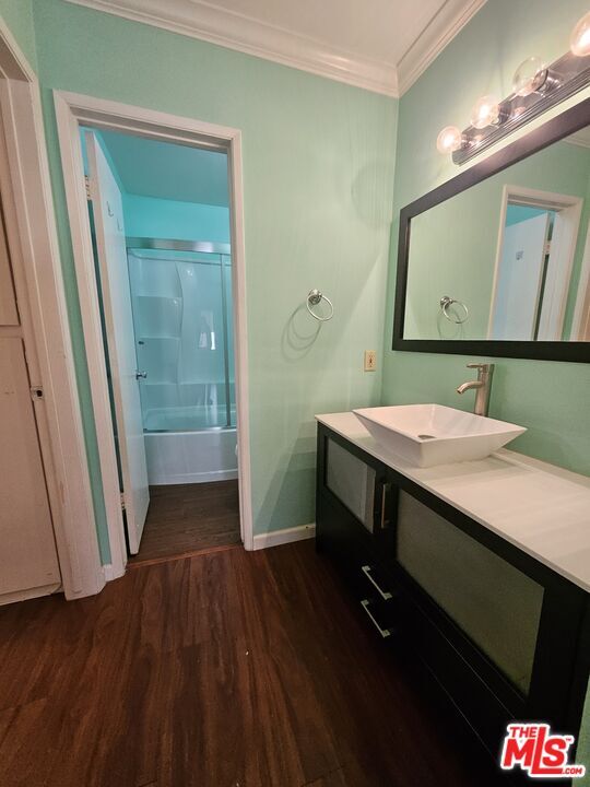 Building Photo - 5460 White Oak Ave