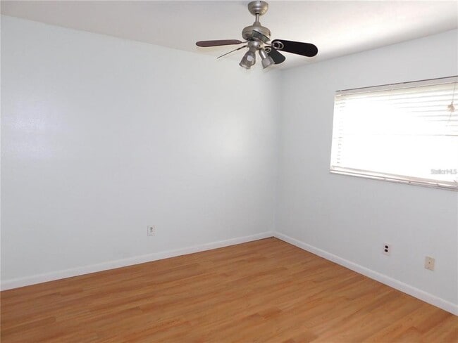 Building Photo - 23 Hickory Ln