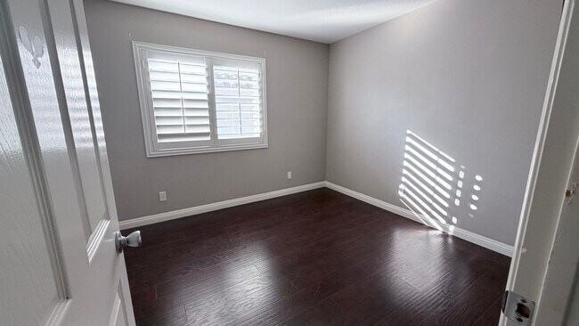 Building Photo - 370 S Larkwood St