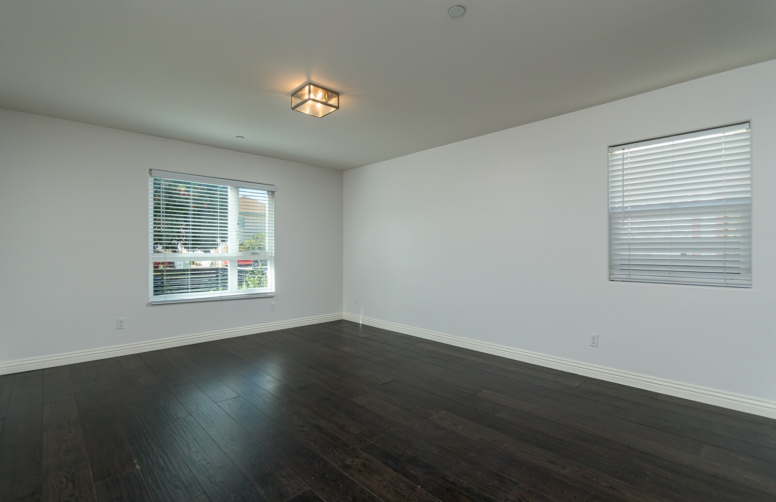 Building Photo - 736 N Wilton Pl