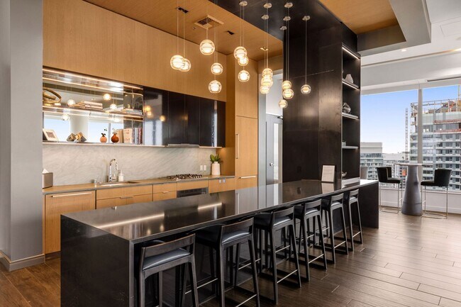 Building Photo - Great Nexus Condo For Rent