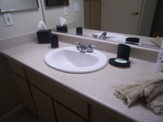 Building Photo - Oaks Senior Commons