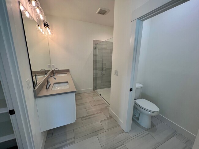 Building Photo - 331 Talons Dr