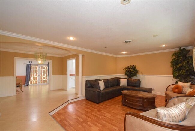Building Photo - 5385 SW 8th Ct