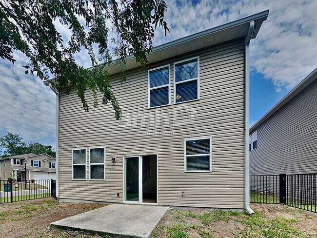 Building Photo - 8498 Highfield Ave