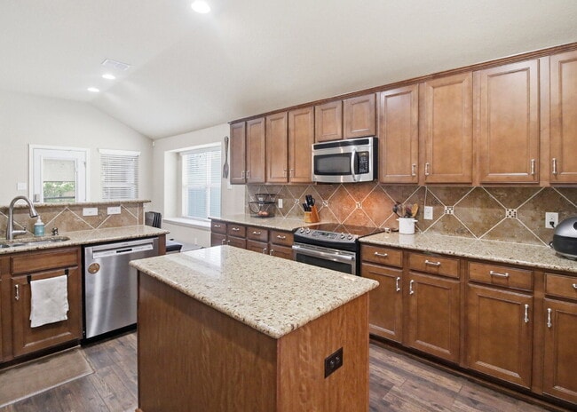 Building Photo - Dual Primary Suites, Screened Porch, and Office in Highland Grove