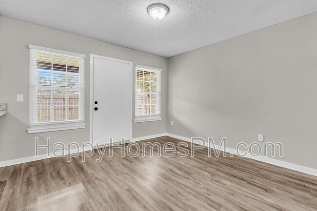 Building Photo - 5737 Dewsbury Ln