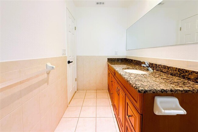 Building Photo - 3201 Bartlett St