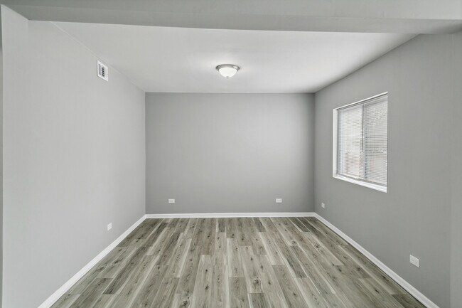 Building Photo - 9305 S Homan Ave