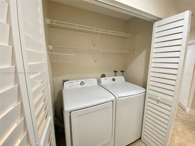 Building Photo - 837 Tanglewood Cir