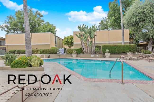 Building Photo - 15101 Magnolia Blvd