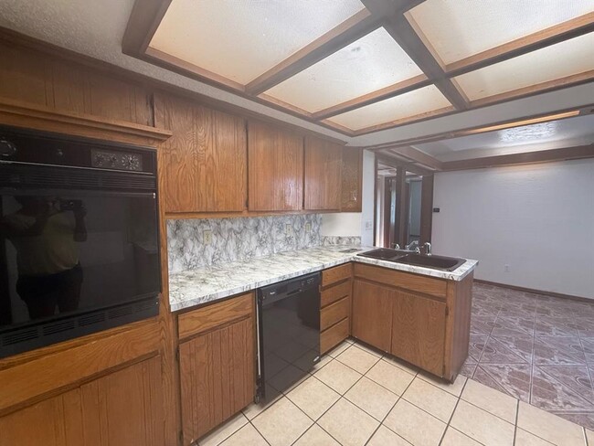 Building Photo - 7407 Kings Manor Ct