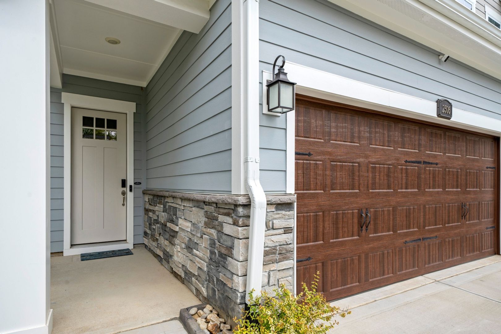 Building Photo - 2506 Lola Ave