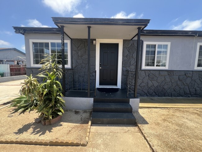 Building Photo - 6373 Osler St
