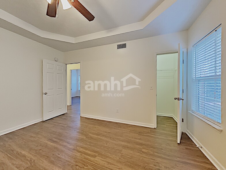 Building Photo - 6852 Scarlet Ridge Dr