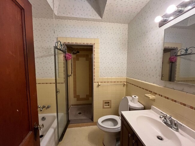 Building Photo - 3337 Disston St