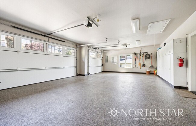 Building Photo - Executive Estate in Atherton Heights with ...