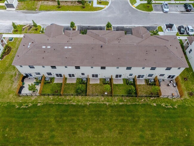 Building Photo - 2796 SE 26th Ave