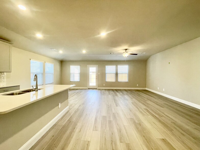 Building Photo - 1203 Mahogany Dr