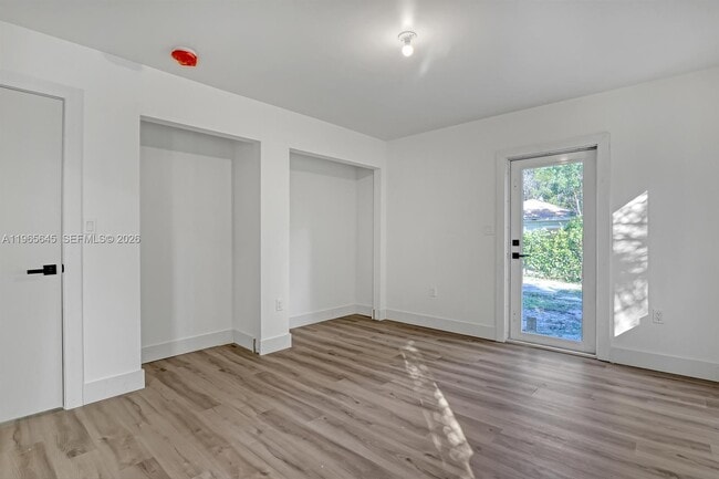 Building Photo - 802 S M St