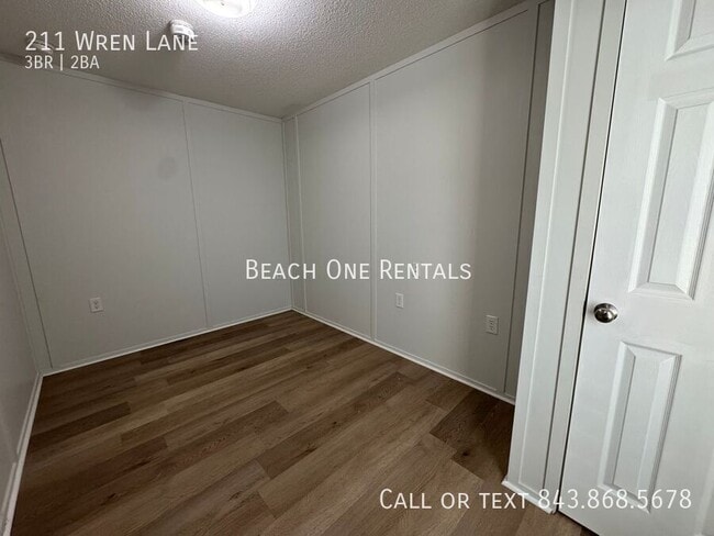 Building Photo - 211 Wren Ln