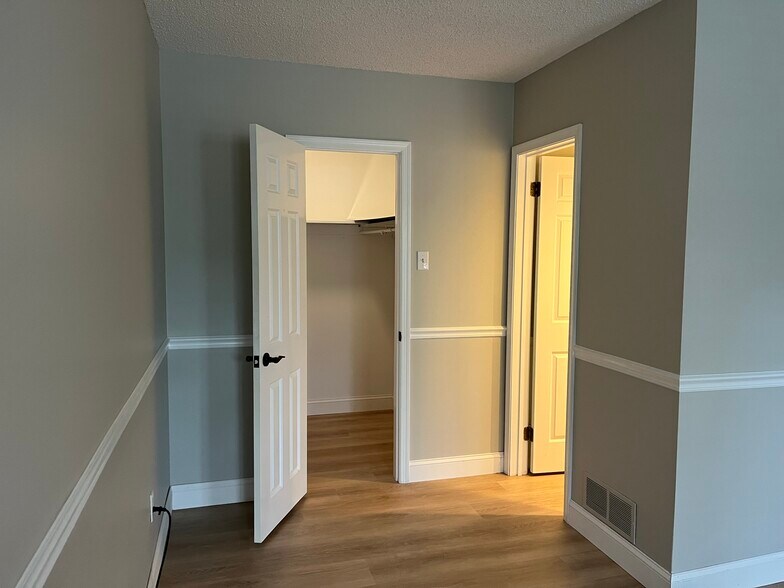 1st floor master - 7 Nantucket Ct