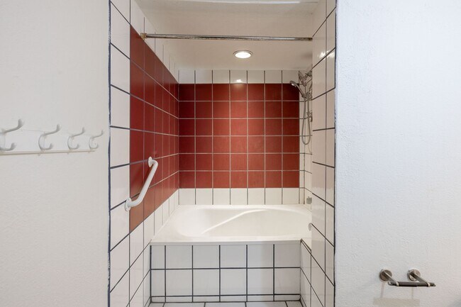 Building Photo - 271 N 3rd W