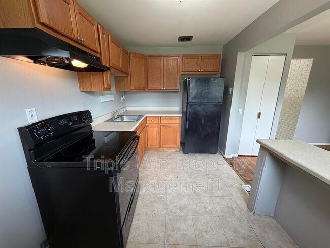 Building Photo - 10319 Varnum Dr