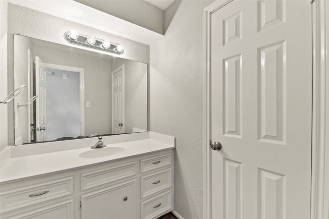 Building Photo - 15014 Lantern Creek Ln