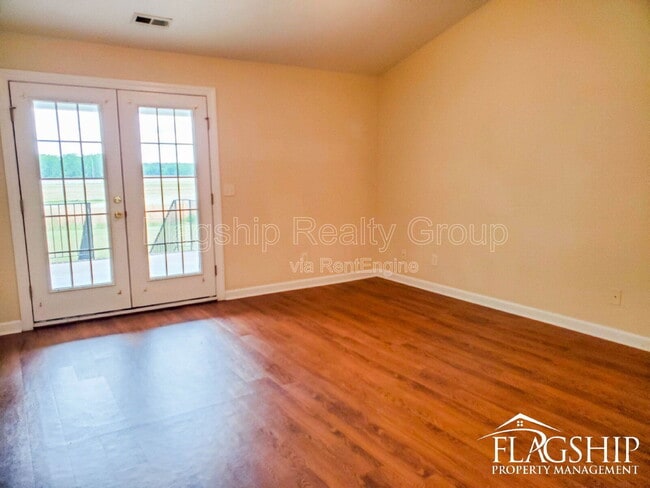 Building Photo - 5160 Deveron St