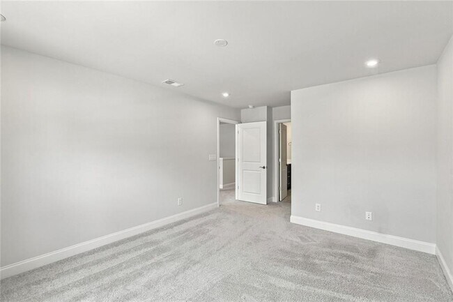 Building Photo - 406 Riverclub Rd