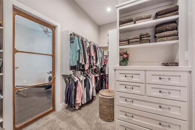 Building Photo - 127 5th St