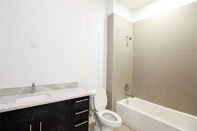 Building Photo - 4820 Caroline St