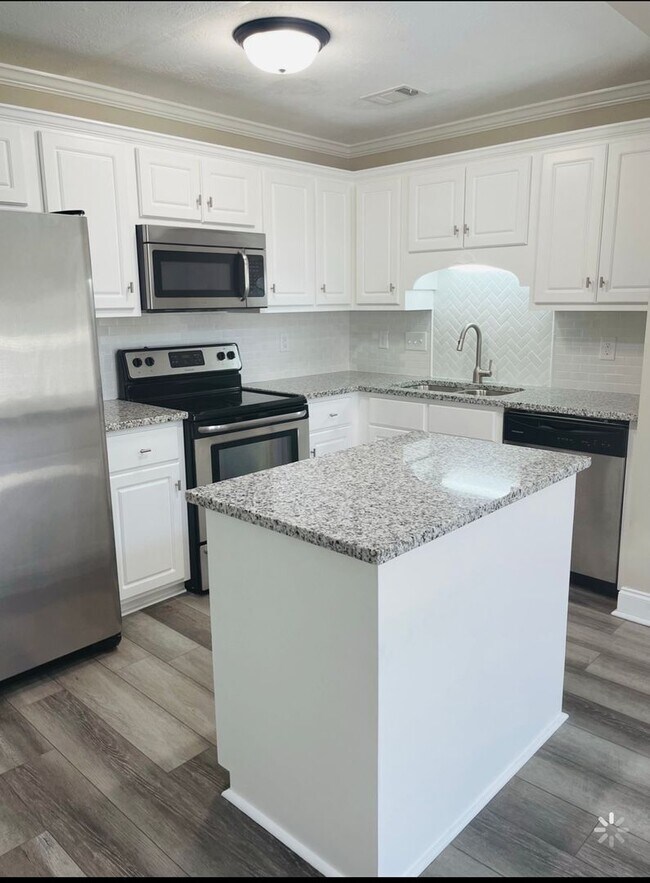 Building Photo - 844 Bryan Cir