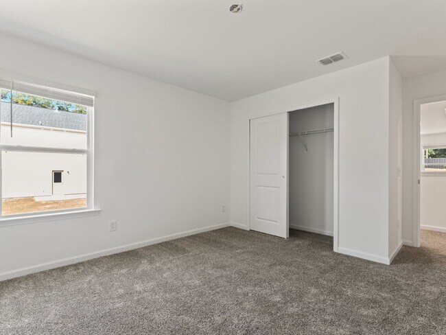 Building Photo - 5 Bed + 3 Bath Single Family Home in Charl...