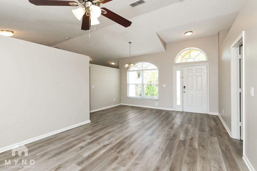 Building Photo - 2581 Sage Dr