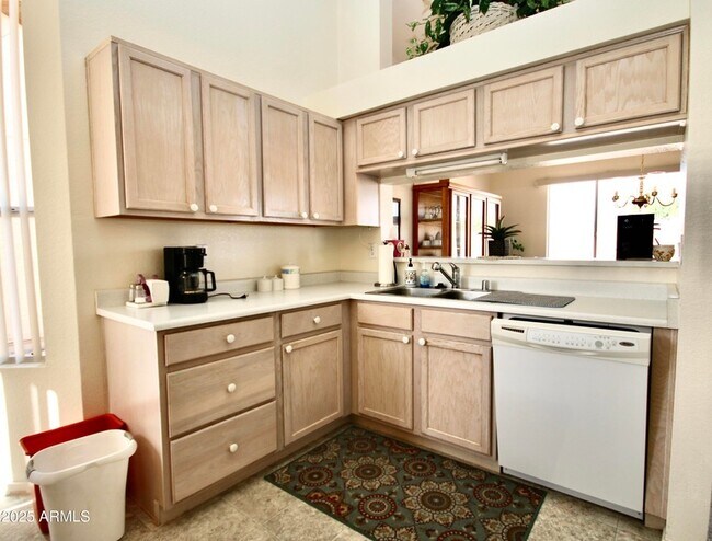 Building Photo - 6973 S Oakmont Dr