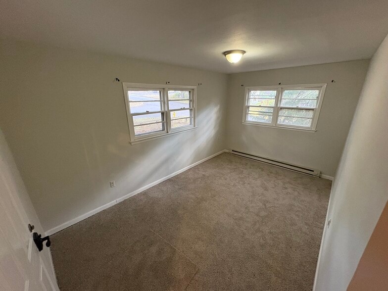 Building Photo - 2 Seawanhaka Ave