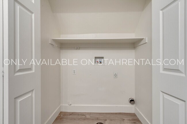 Building Photo - 1731 W Garden Dr
