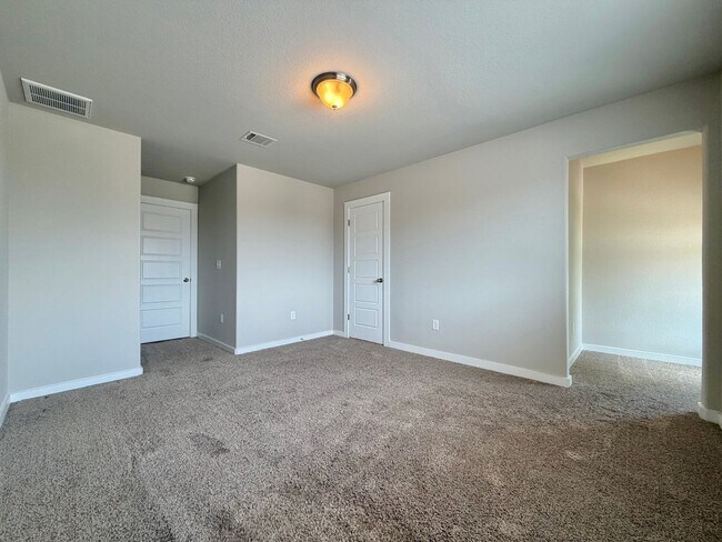 Building Photo - 5404 Bonneville Bend