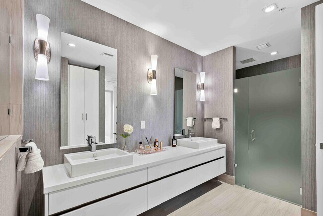 Building Photo - 155 E Boca Raton Rd