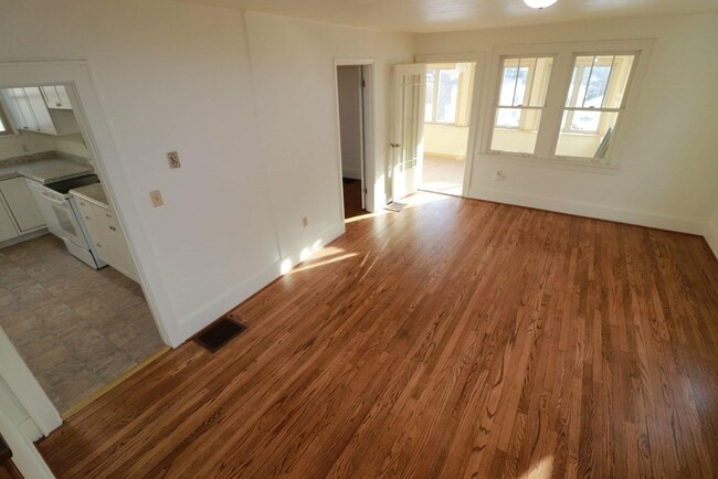 Building Photo - 3 Br. 1 Ba. House in Morgantown - Available 07/10/2026