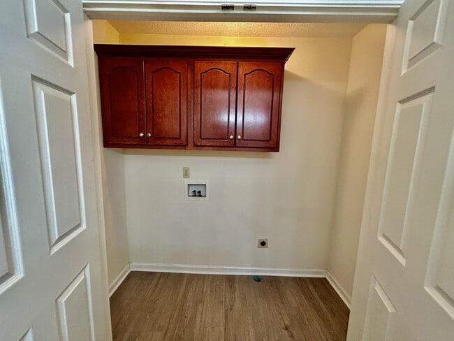 Building Photo - 802 N Taylor Ct